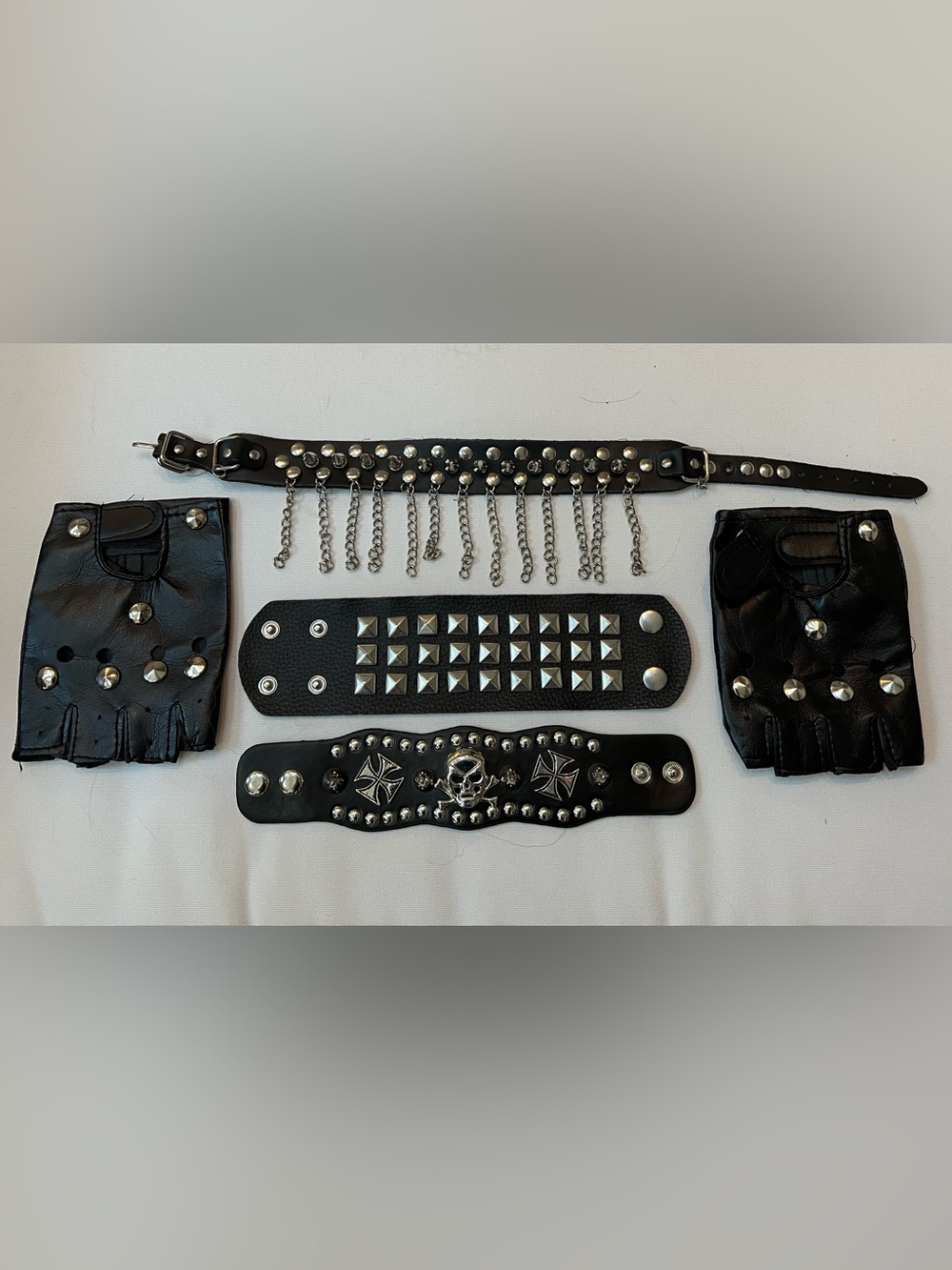 Black Studded Wristbands Fingerless Moto Gloves and Chained Spiked Dog Collar - Picture 2 of 14